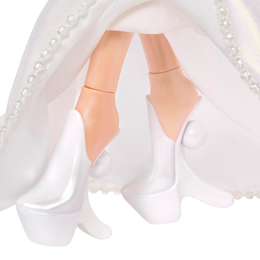 Bratz Holidayz Frosty Nightz Cloe — туфли крупным планом